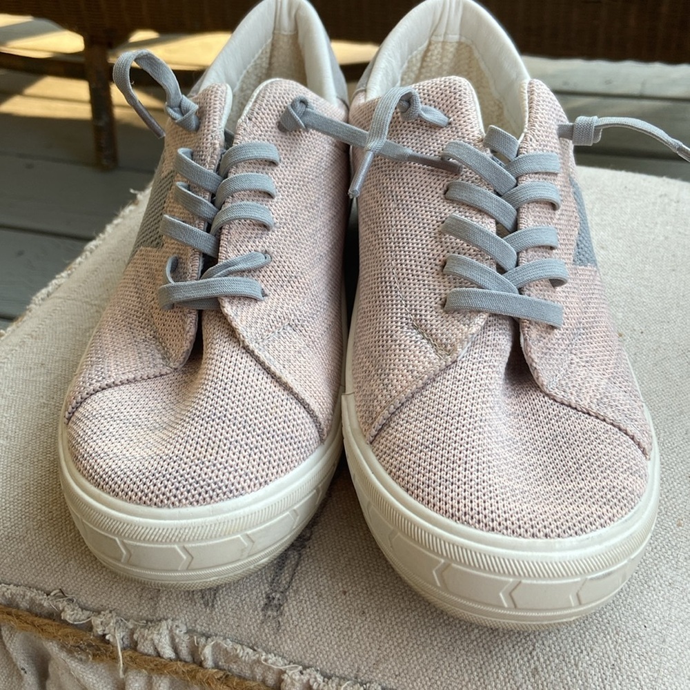 Vintage Havana Fly Salmon Knit Sneakers
Women's Size 8.5 - Picture 3 of 8